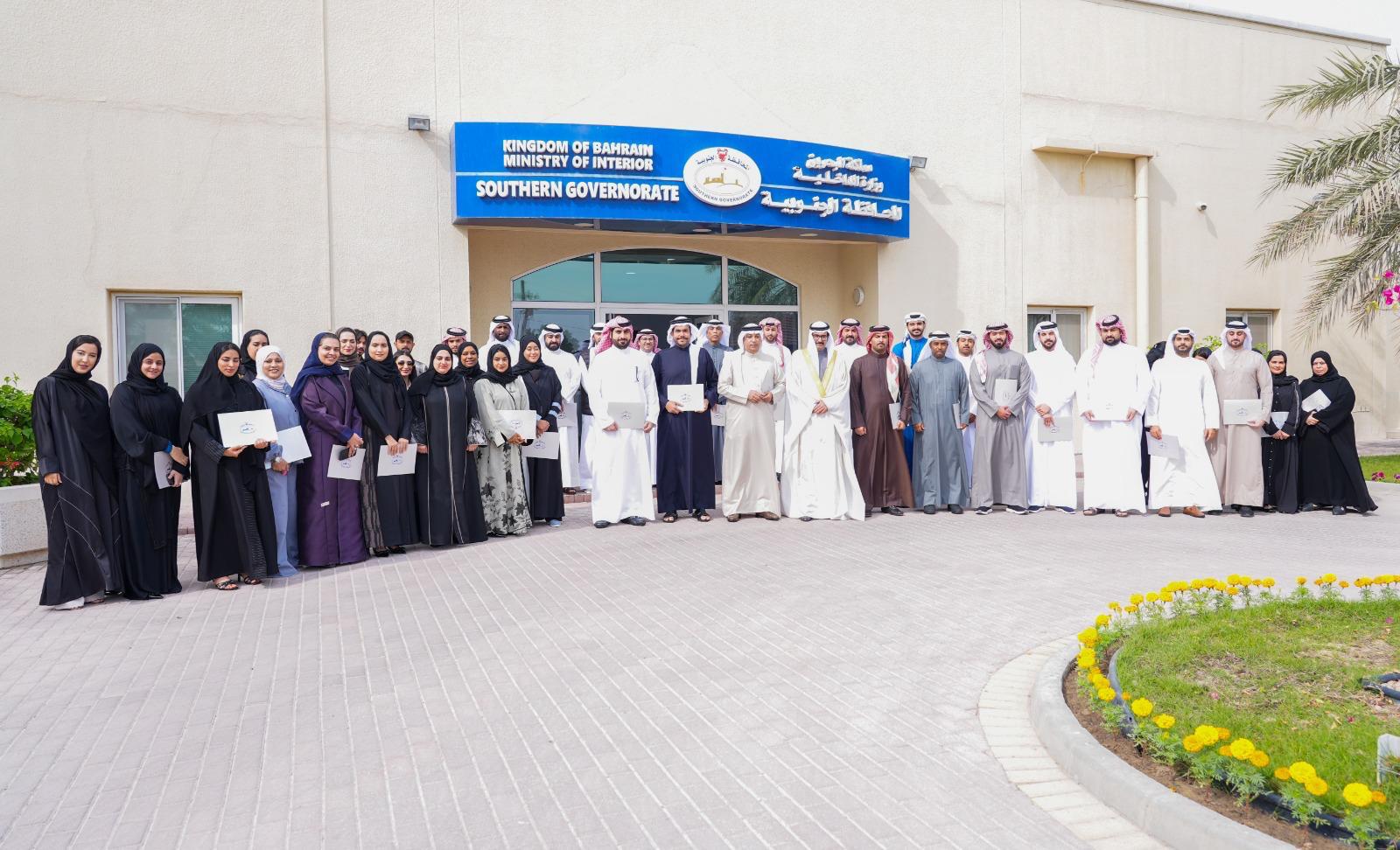 سمو محافظ الجنوبية يكرم منتسبي المحافظة تقديرا لجهودهم في إنجاح مبادرات المحافظة لعام 2024م<